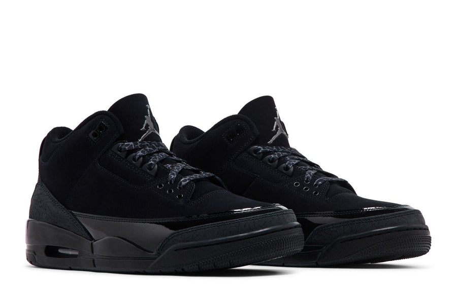 Vista frontal do Jordan Nike Air Jordan 3 Retro Black Cat mostrando biqueira e costuras