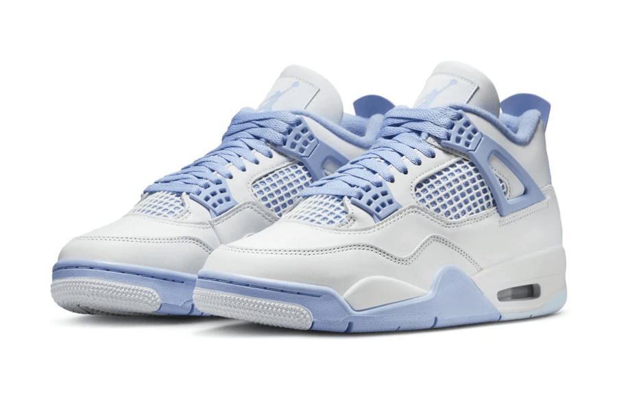 Vista lateral do Jordan Nike Air Jordan 4 Retro Forget Me Not mostrando design do cabedal e logo da marca