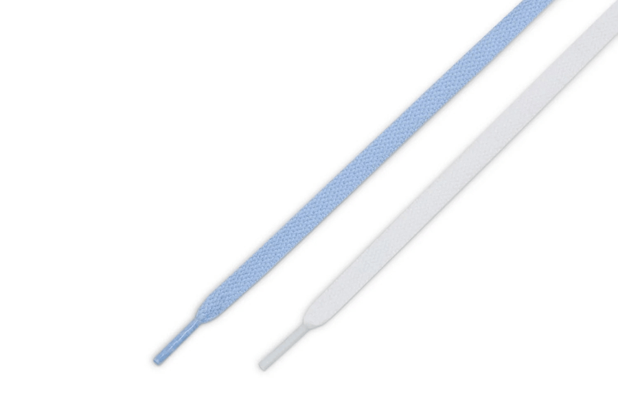 Vista frontal do Jordan Nike Air Jordan 4 Retro Forget Me Not mostrando biqueira e costuras