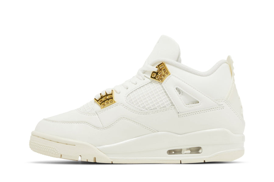 Vista lateral do Jordan Nike Air Jordan 4 Retro Metallic Gold mostrando design do cabedal e logo da marca
