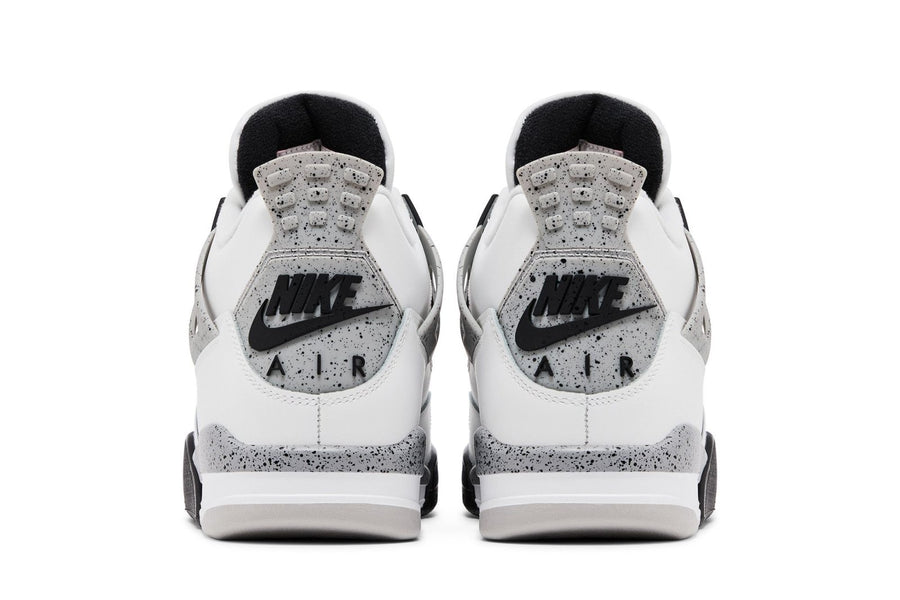 Vista frontal do Jordan Nike Air Jordan 4 Retro OG Nike White Cement Couro mostrando biqueira e costuras