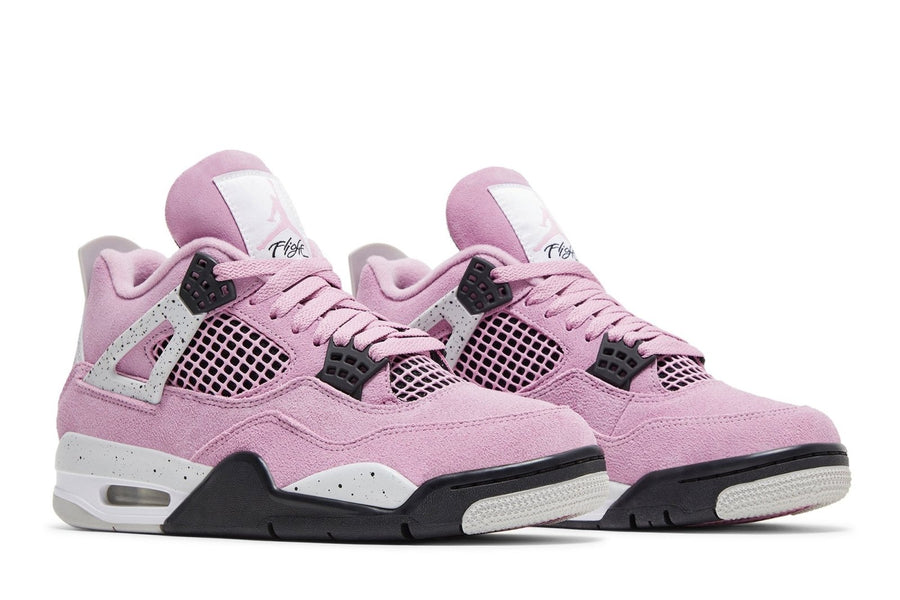 Vista frontal do Jordan Nike Air Jordan 4 Retro Orchid mostrando biqueira e costuras