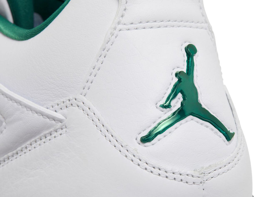 Vista do solado do Jordan Nike Air Jordan 4 Retro Oxidized Green mostrando padrão de tração e tecnologia de amortecimento