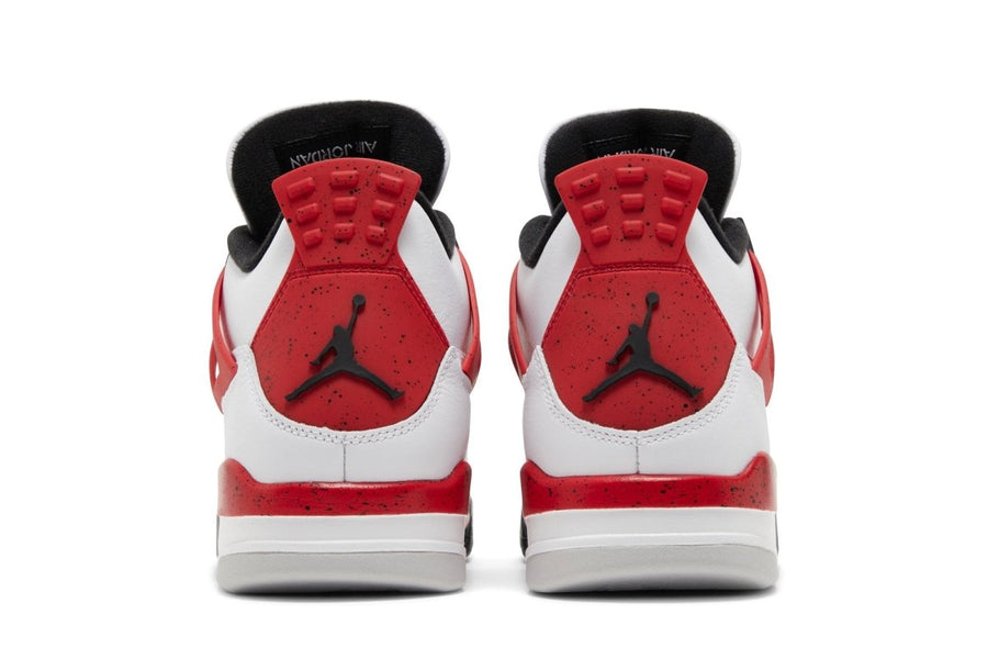 Vista superior do Jordan Nike Air Jordan 4 Retro Red Cement mostrando abertura, lingueta e cadarços