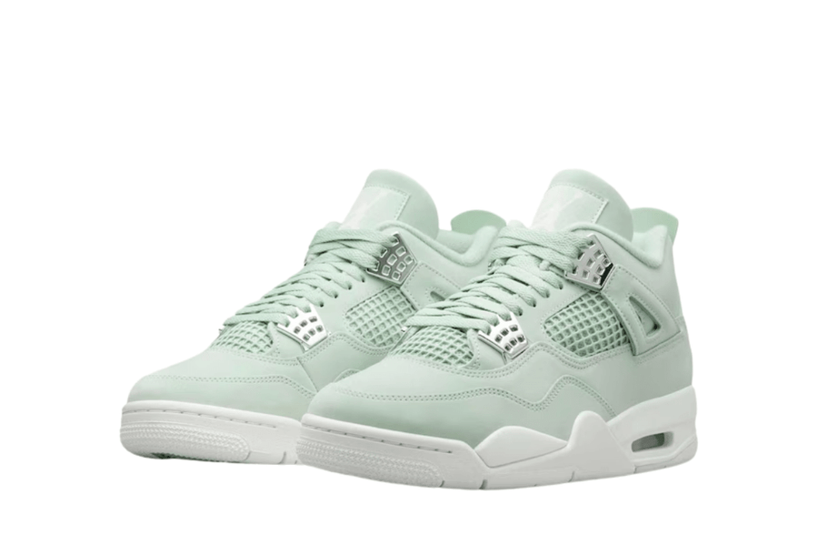 Vista traseira do Jordan Nike Air Jordan 4 Retrô Seafoam mostrando calcanheira e detalhes do solado