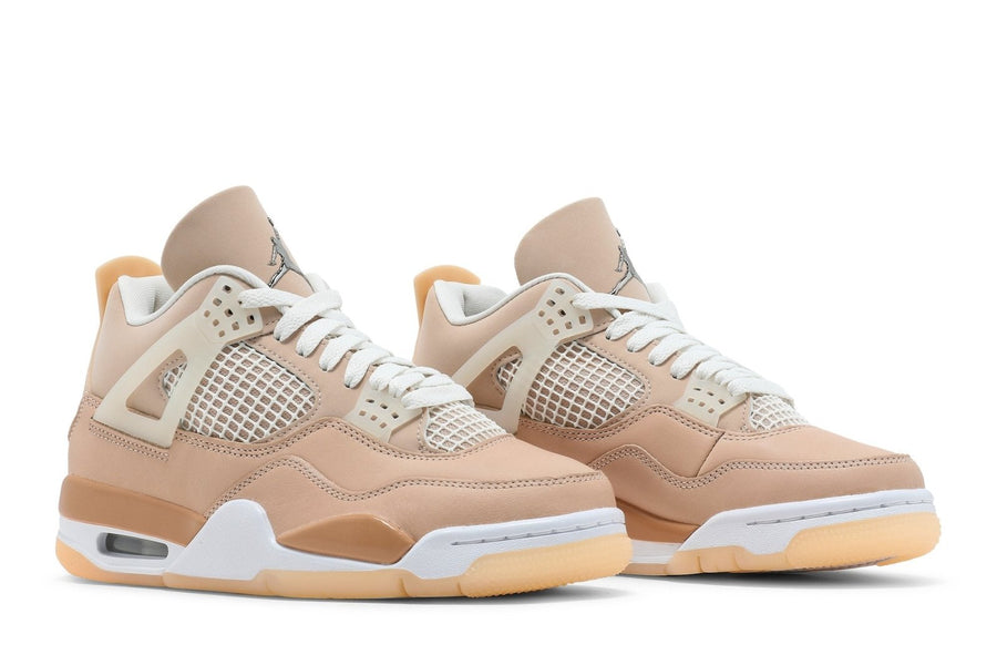 Vista frontal do Jordan Nike Air Jordan 4 Retro Shimmer mostrando biqueira e costuras