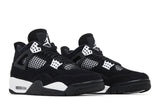 Vista frontal do Jordan Nike Air Jordan 4 Retro White Thunder mostrando biqueira e costuras