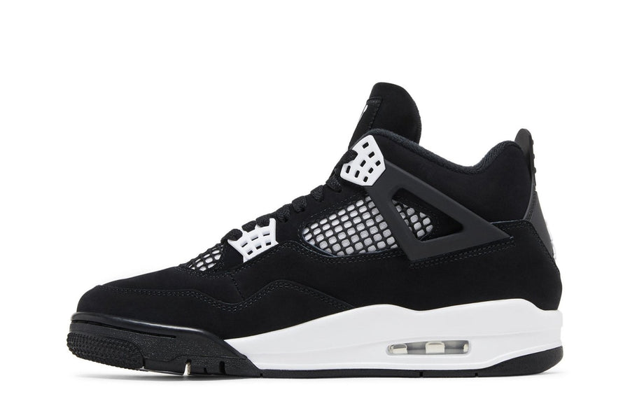 Vista lateral do Jordan Nike Air Jordan 4 Retro White Thunder mostrando design do cabedal e logo da marca