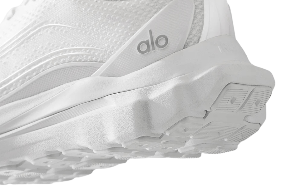 Tênis Alo Yoga ALO Runner Branco por R$ 2.399,99 em até 10x | LK