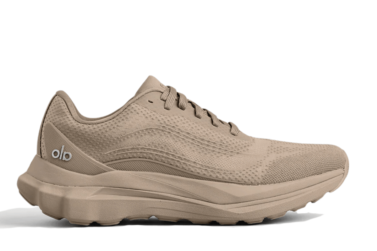 Tênis Alo Yoga ALO Runner Gravel Bege