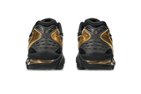 Vista frontal do Asics Asics Gel-Kayano 14 x Senna Black Gold mostrando biqueira e costuras
