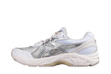 Vista lateral do Asics Asics GT-2160 x Above the Clouds White Pure Silver mostrando design do cabedal e logo da marca