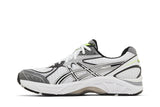 Vista lateral do Asics Asics GT-2160 x JJJJound White mostrando design do cabedal e logo da marca