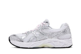 Vista lateral do Asics Asics GT-2160 x PaperGirl Beams White Silver mostrando design do cabedal e logo da marca