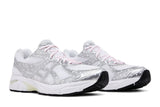Vista frontal do Asics Asics GT-2160 x PaperGirl Beams White Silver mostrando biqueira e costuras