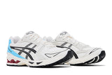 Vista frontal do ASICS ASICS Marvel vs. Capcom x Kith x ASICS Gel Kayano 14 Ryu mostrando biqueira e costuras