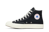 Vista lateral do Converse Converse Chuck 70 High x Comme des Garçons PLAY mostrando design do cabedal e logo da marca