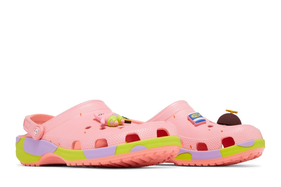 Vista frontal do Crocs Crocs Classic Clog Spongebob Squarepants Patrick Star mostrando biqueira e costuras