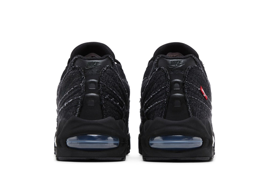 Vista frontal do Nike Levi's x Nike Air Max 95 OG Black Anthracite Denim mostrando biqueira e costuras