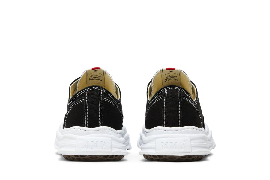 Vista superior do Maison Mihara Maison Mihara Yasuhiro Hank OG Sole Canvas Low mostrando abertura, lingueta e cadarços