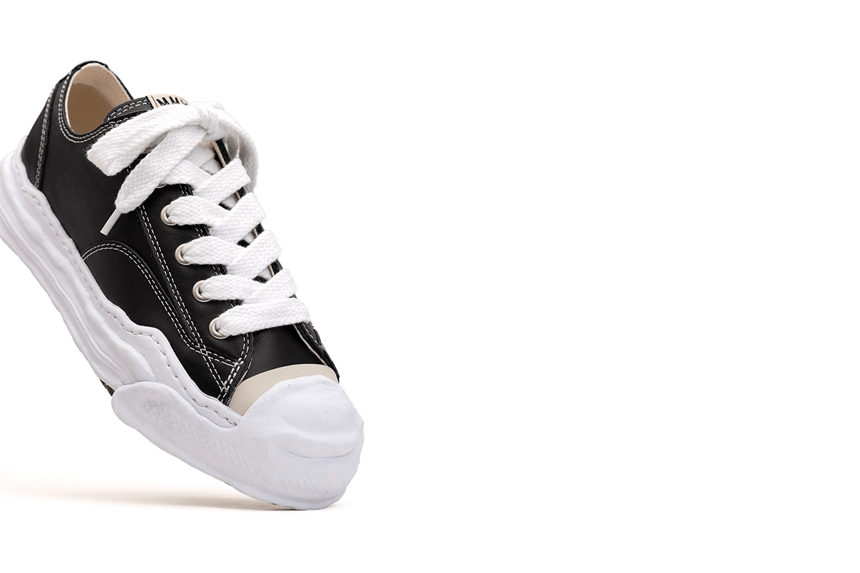 Tênis Maison Mihara Yasuhiro "Hank" OG Sole Leather Low - top Preto/Branco - Maison Mihara - A05FW705 - 1