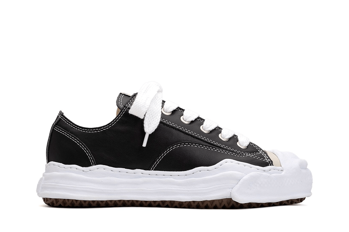 Tênis Maison Mihara Yasuhiro "Hank" OG Sole Leather Low - top Preto/Branco - Maison Mihara - A05FW705 - 1