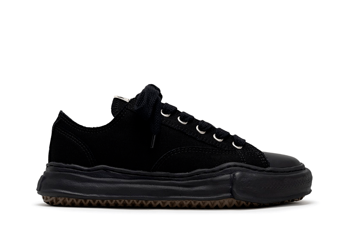 Tênis Maison Mihara Yasuhiro "Peterson" OG Sole Canvas Low - top Black Preto - Maison Mihara - A01FW703 - 1