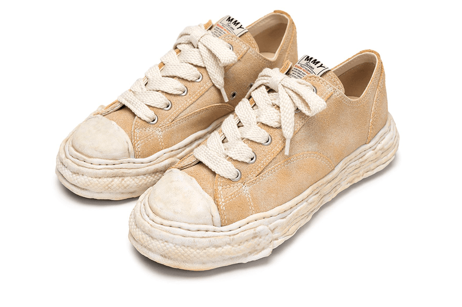 Vista frontal do Maison Mihara Maison Mihara Yasuhiro "PETERSON23" OG Sole Vintage Suede Low-top mostrando biqueira e costuras