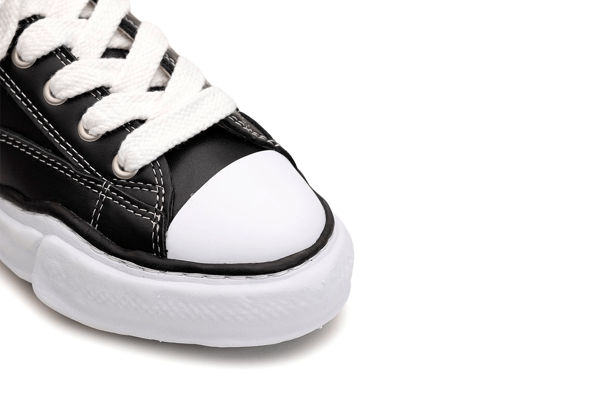 Tênis Maison Mihara Yasuhiro "PETERSON"OG Sole Leather Low - top Black Preto/Branco - Maison Mihara - A06FW736 - 1