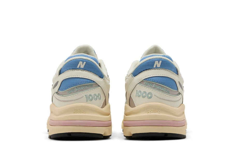 Vista superior do New Balance New Balance 1000 Angora Moonrock mostrando abertura, lingueta e cadarços