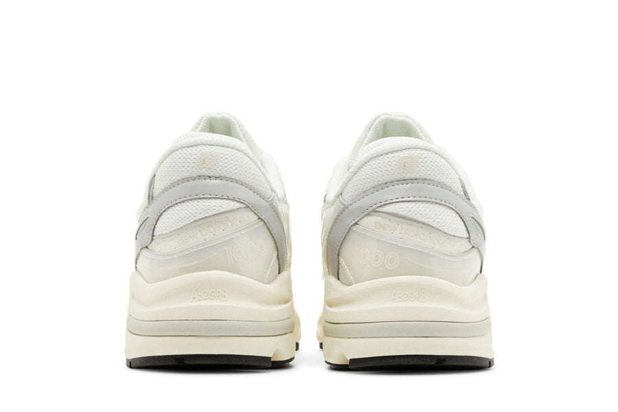 Vista superior do New Balance New Balance 1000 x Aimé Leon Dore Sea Salt Concrete mostrando abertura, lingueta e cadarços