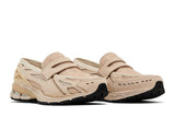Vista em detalhe do New Balance New Balance 1906L Khaki mostrando textura do material e acabamento