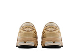 Vista frontal do New Balance New Balance 1906L Khaki mostrando biqueira e costuras