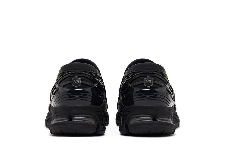 Vista frontal do New Balance New Balance 1906L Preto Couro Mesh mostrando biqueira e costuras