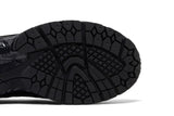 Vista superior do New Balance New Balance 1906L Preto Couro Mesh mostrando abertura, lingueta e cadarços