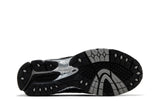 Vista traseira do New Balance New Balance 1906L Silver Metallic Black Prateado mostrando calcanheira e detalhes do solado