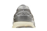 Vista do solado do New Balance New Balance 1906L Silver Shadow Grey Mesh Sintético Slip-on mostrando padrão de tração e tecnologia de amortecimento