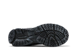 Vista traseira do New Balance New Balance 2002R Protection Pack Phantom Cinza Camurça Mesh mostrando calcanheira e detalhes do solado
