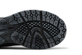 Vista superior do New Balance New Balance 2002R Protection Pack Phantom Cinza Camurça Mesh mostrando abertura, lingueta e cadarços