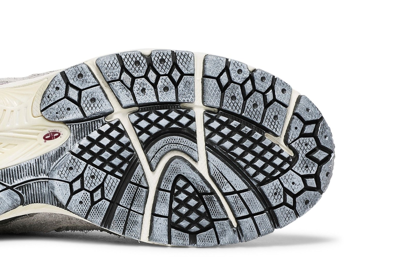 Tênis New Balance 2002R Protection Pack Rain Cloud Suede Mesh Cinza - New Balance - m2002rda