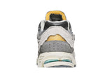 Vista do solado do New Balance New Balance 2002R Protection Pack Rain Cloud Suede Mesh mostrando padrão de tração e tecnologia de amortecimento