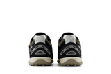 Vista frontal do New Balance New Balance 204L Black Magnet mostrando biqueira e costuras