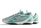 Vista traseira do New Balance New Balance 204L Kith Green Silver mostrando calcanheira e detalhes do solado