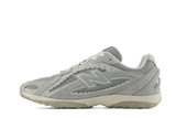 Vista lateral do New Balance New Balance 204L Lone Star Grey mostrando design do cabedal e logo da marca