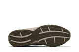 Vista traseira do New Balance New Balance 204L Mushroom Arid Stone mostrando calcanheira e detalhes do solado