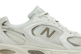 Vista lateral do New Balance New Balance 530 Arid Stone mostrando design do cabedal e logo da marca