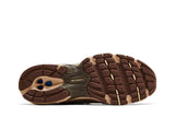 Vista traseira do New Balance New Balance 530 Brown Tan mostrando calcanheira e detalhes do solado