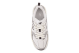 Vista traseira do New Balance New Balance 530 'Silver Metallic Black Cement' Prateado mostrando calcanheira e detalhes do solado