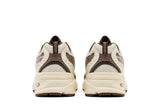 Vista frontal do New Balance New Balance 530 Turtledove Mushroom Mesh mostrando biqueira e costuras