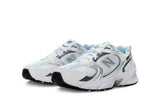 Vista superior do New Balance New Balance 530 White Light Crome Blue mostrando abertura, lingueta e cadarços